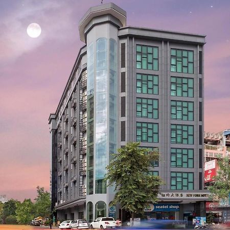 New York Hotel Пном Пен Екстериор снимка