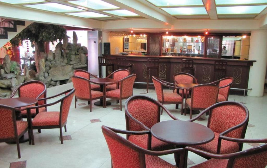 New York Hotel Пном Пен Екстериор снимка