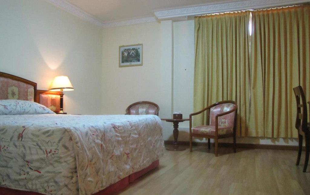 New York Hotel Пном Пен Екстериор снимка