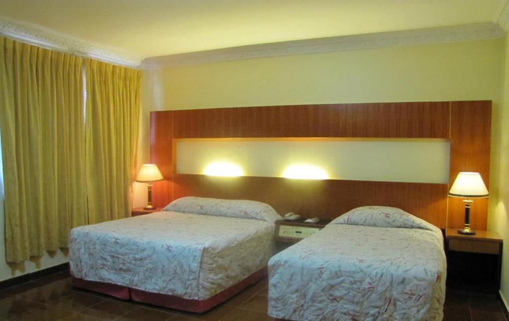 New York Hotel Пном Пен Екстериор снимка