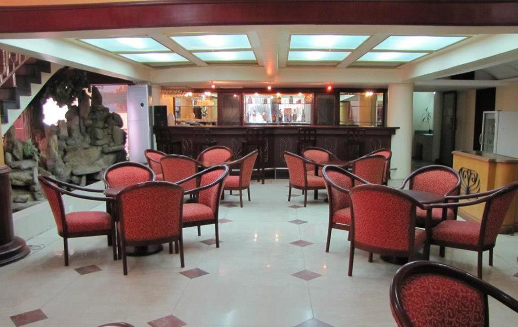 New York Hotel Пном Пен Екстериор снимка