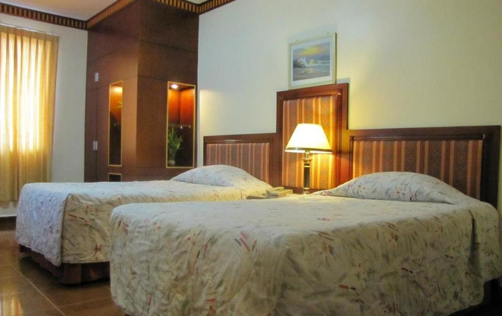 New York Hotel Пном Пен Екстериор снимка