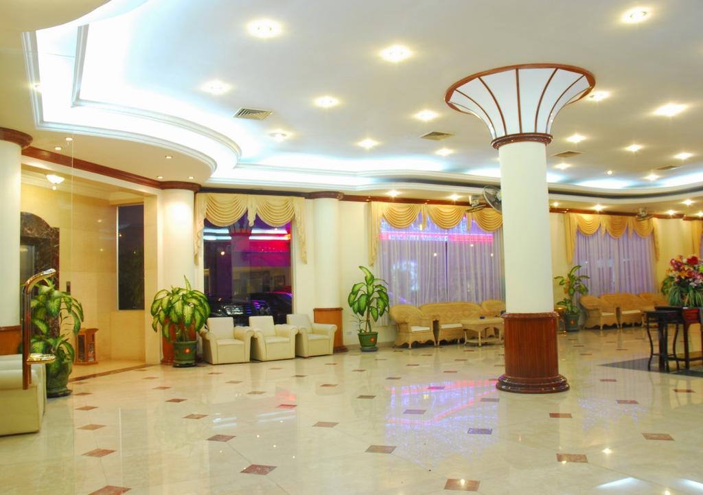 New York Hotel Пном Пен Екстериор снимка