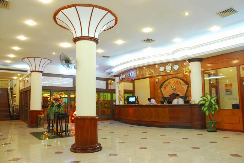 New York Hotel Пном Пен Екстериор снимка