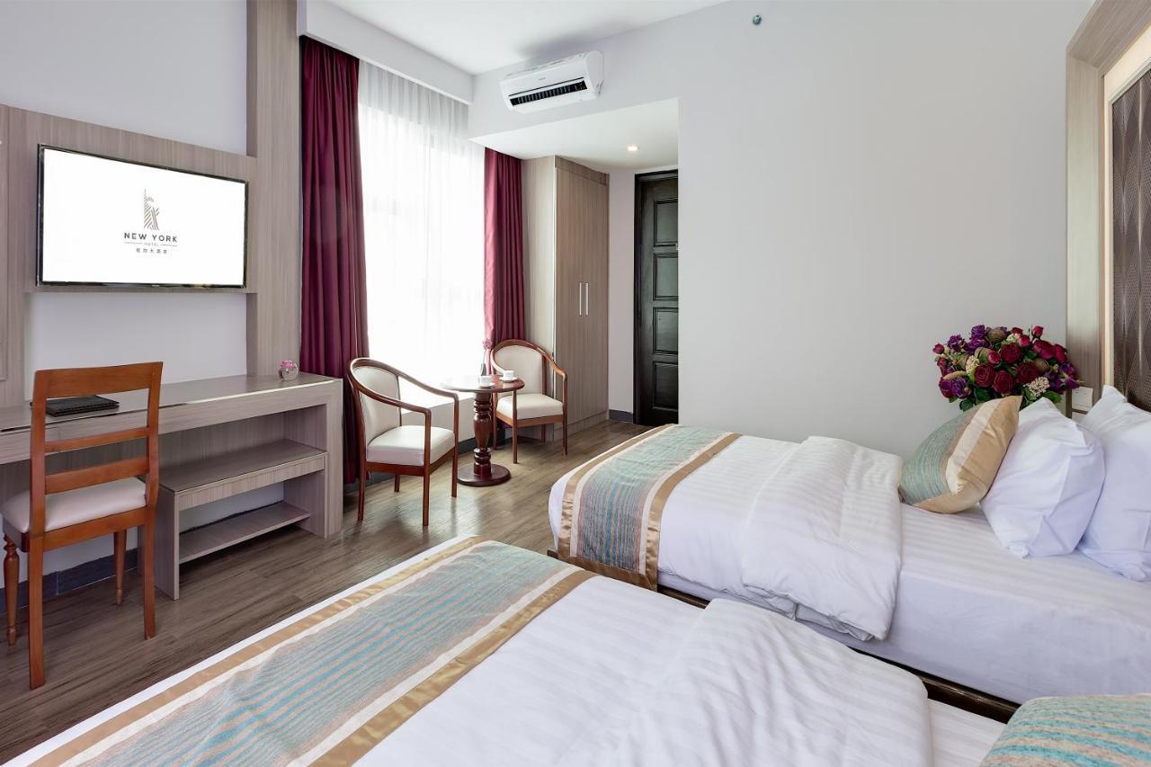 New York Hotel Пном Пен Екстериор снимка