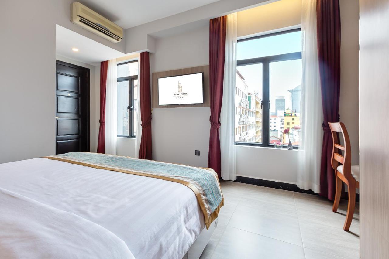 New York Hotel Пном Пен Екстериор снимка