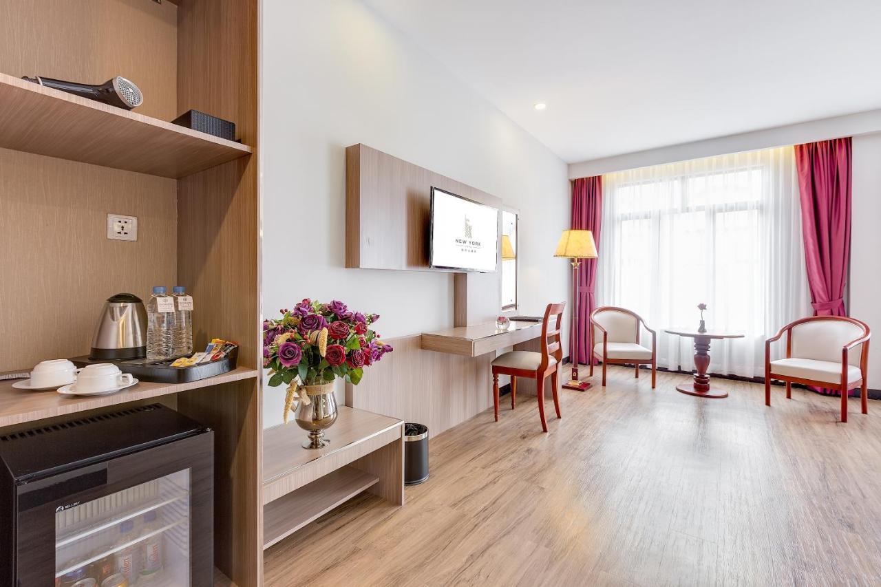 New York Hotel Пном Пен Екстериор снимка