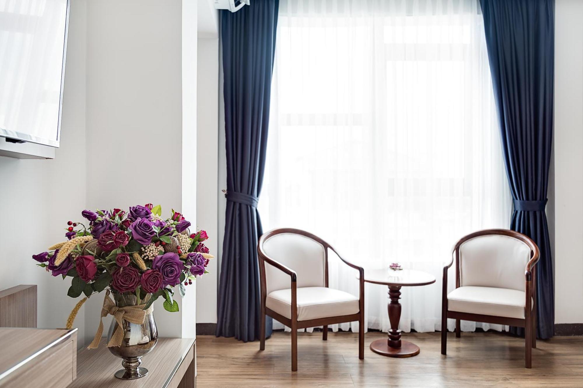 New York Hotel Пном Пен Екстериор снимка