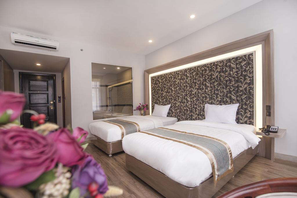New York Hotel Пном Пен Екстериор снимка
