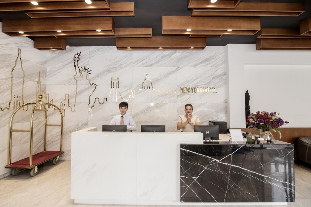 New York Hotel Пном Пен Екстериор снимка