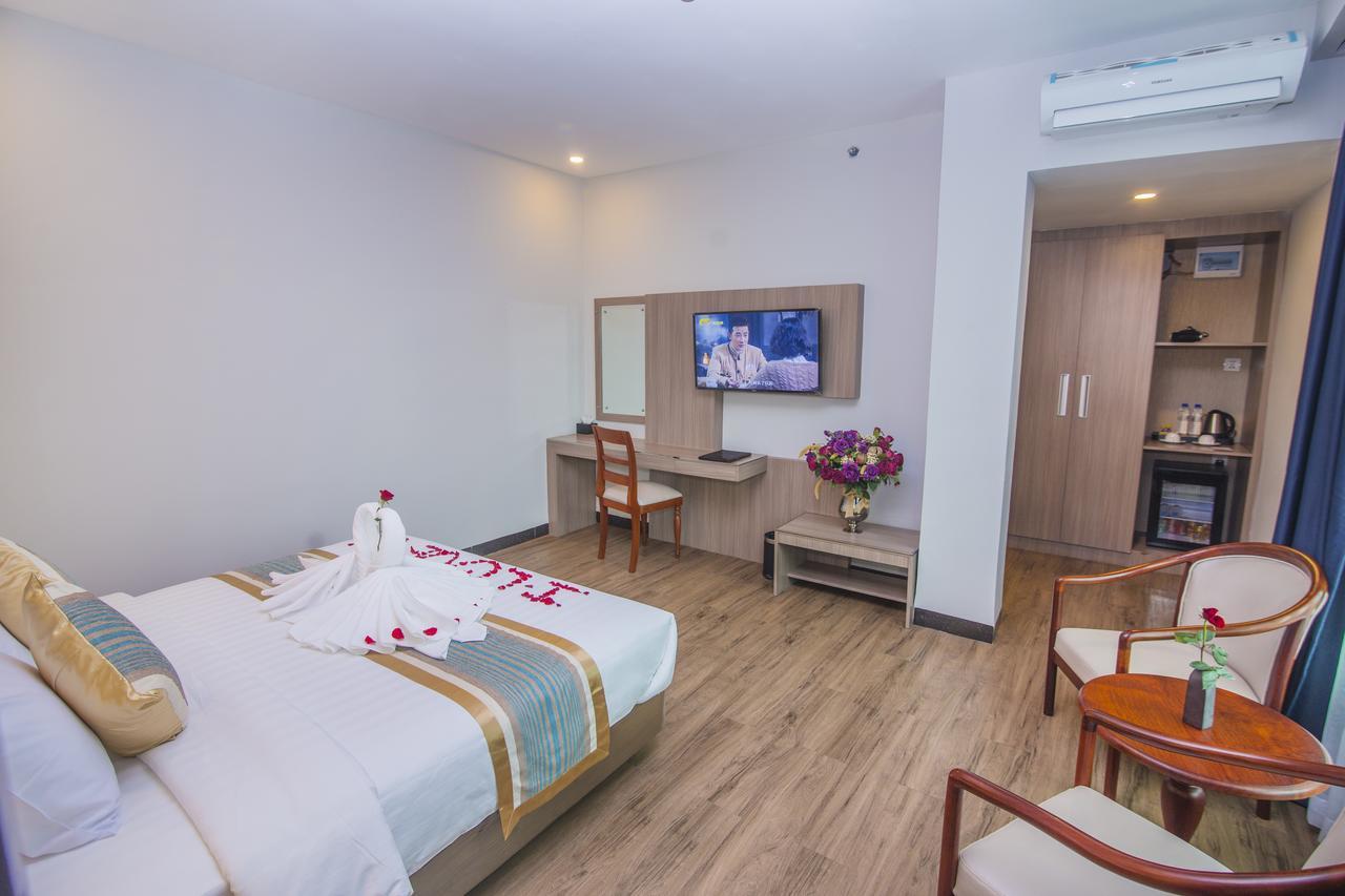 New York Hotel Пном Пен Екстериор снимка